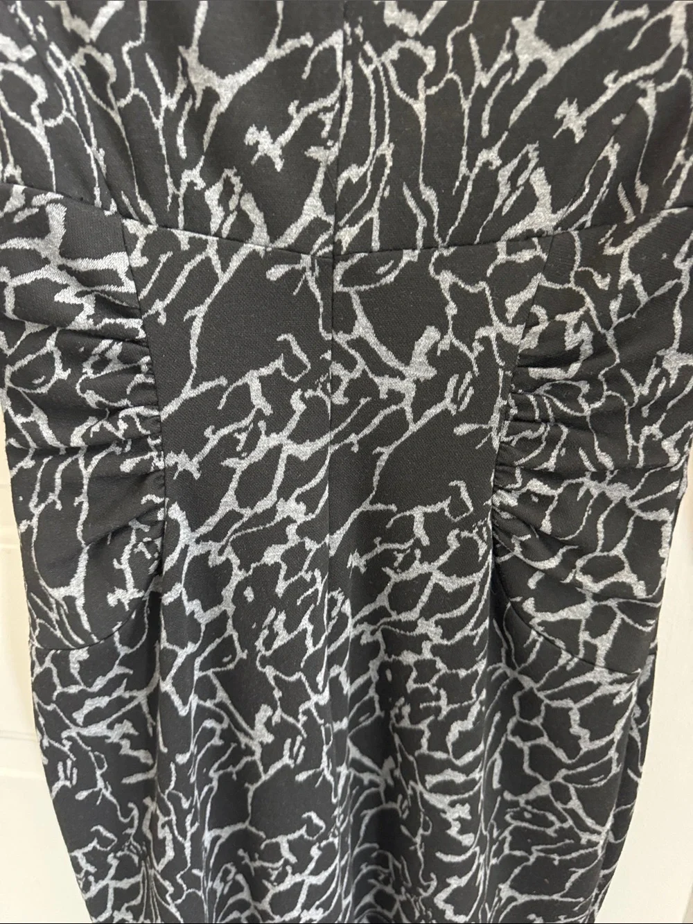 Adrianna Papell Black and Gray Ruched Sheath Midi Dress size8P
